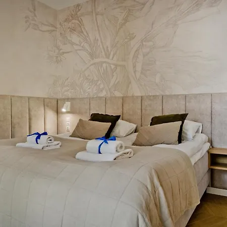 Bursztyn Blueapart * יוראטה