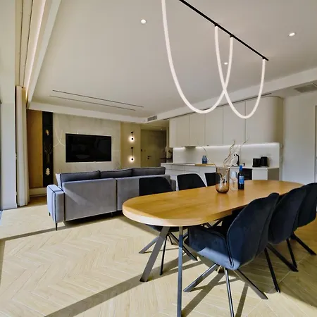 Bursztyn Blueapart * יוראטה