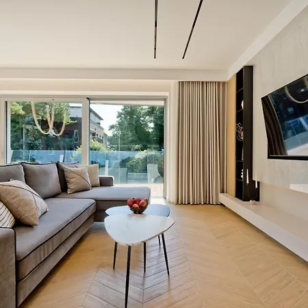 Bursztyn Blueapart * יוראטה