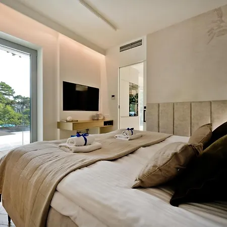 Bursztyn Blueapart * יוראטה