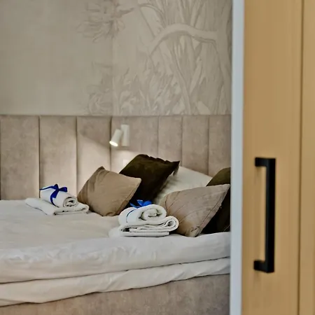 Bursztyn Blueapart * יוראטה